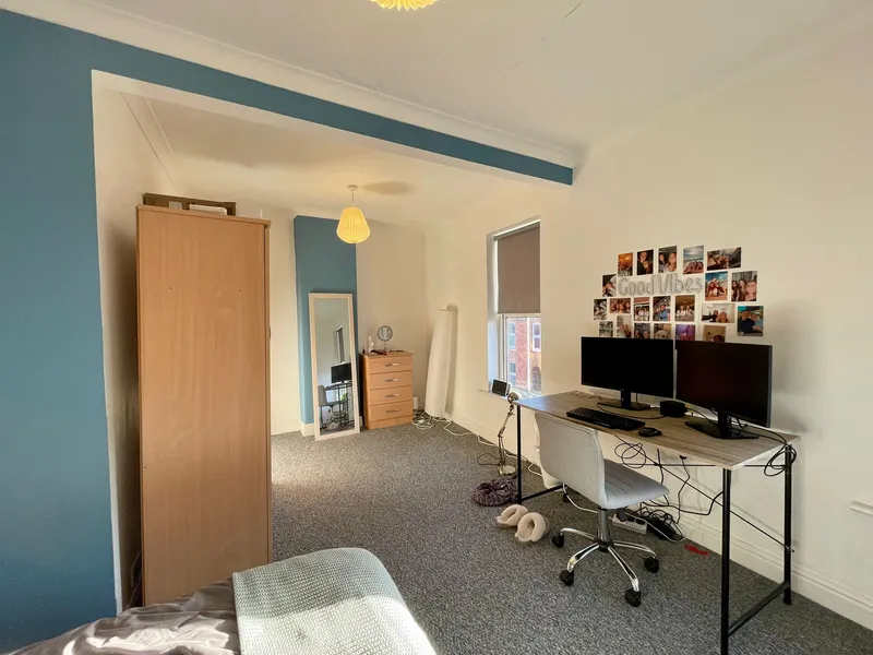 3 Bed Student House // West End | Aug 2026 - Thumbnail 3
